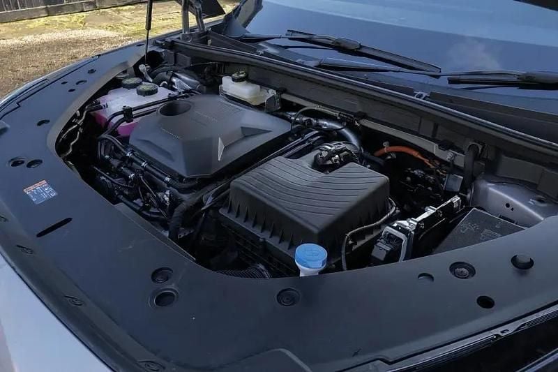 Used MG HS Trophy 258 HP (189 kW) 2024 Metallic  sterling silver SUV