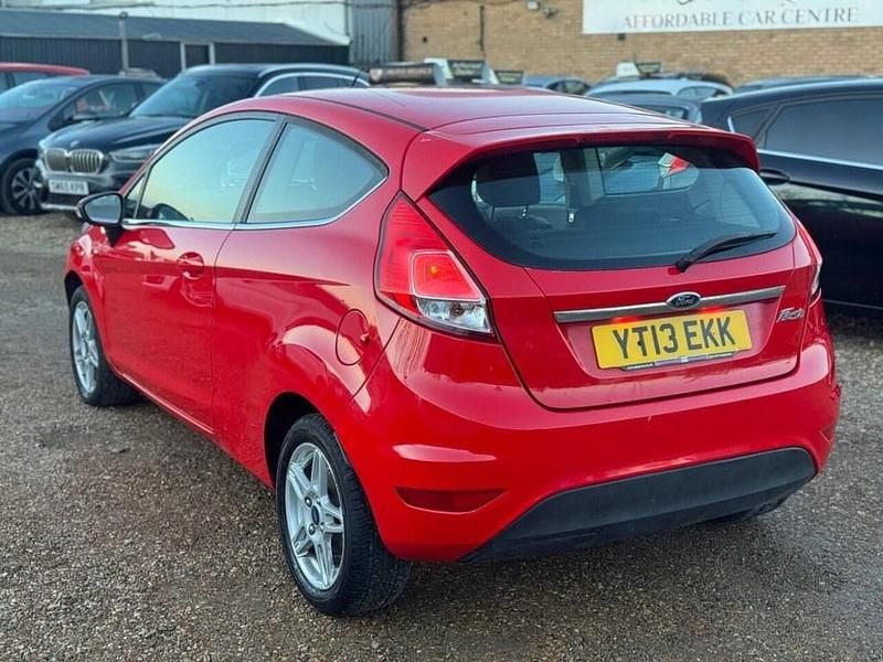 Used Ford Fiesta Zetec 82 HP (60 kW) 2013 Red Hatchback