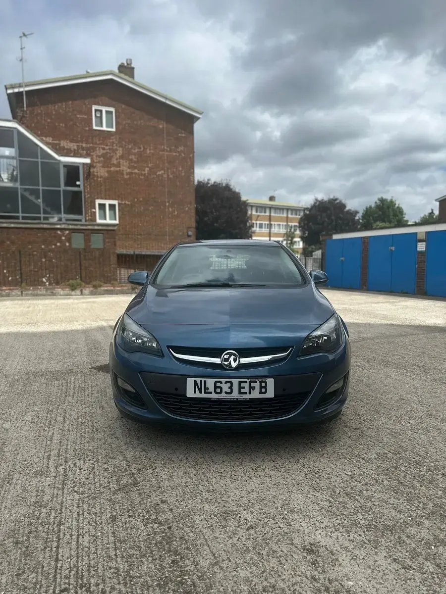 Used Vauxhall Astra 115 HP (84 kW) 2013 Blue Hatchback