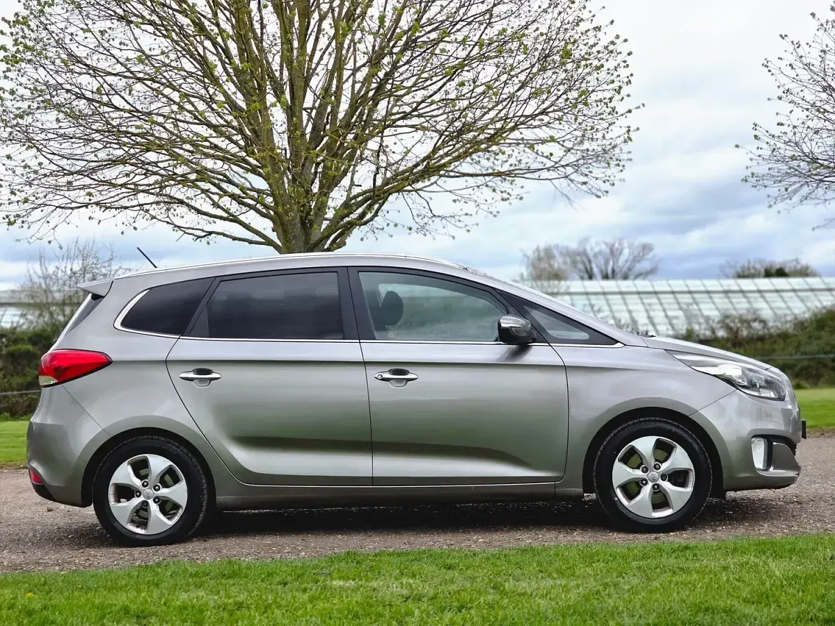 Used Kia Carens 135 HP (99 kW) 2013 Silver MPV