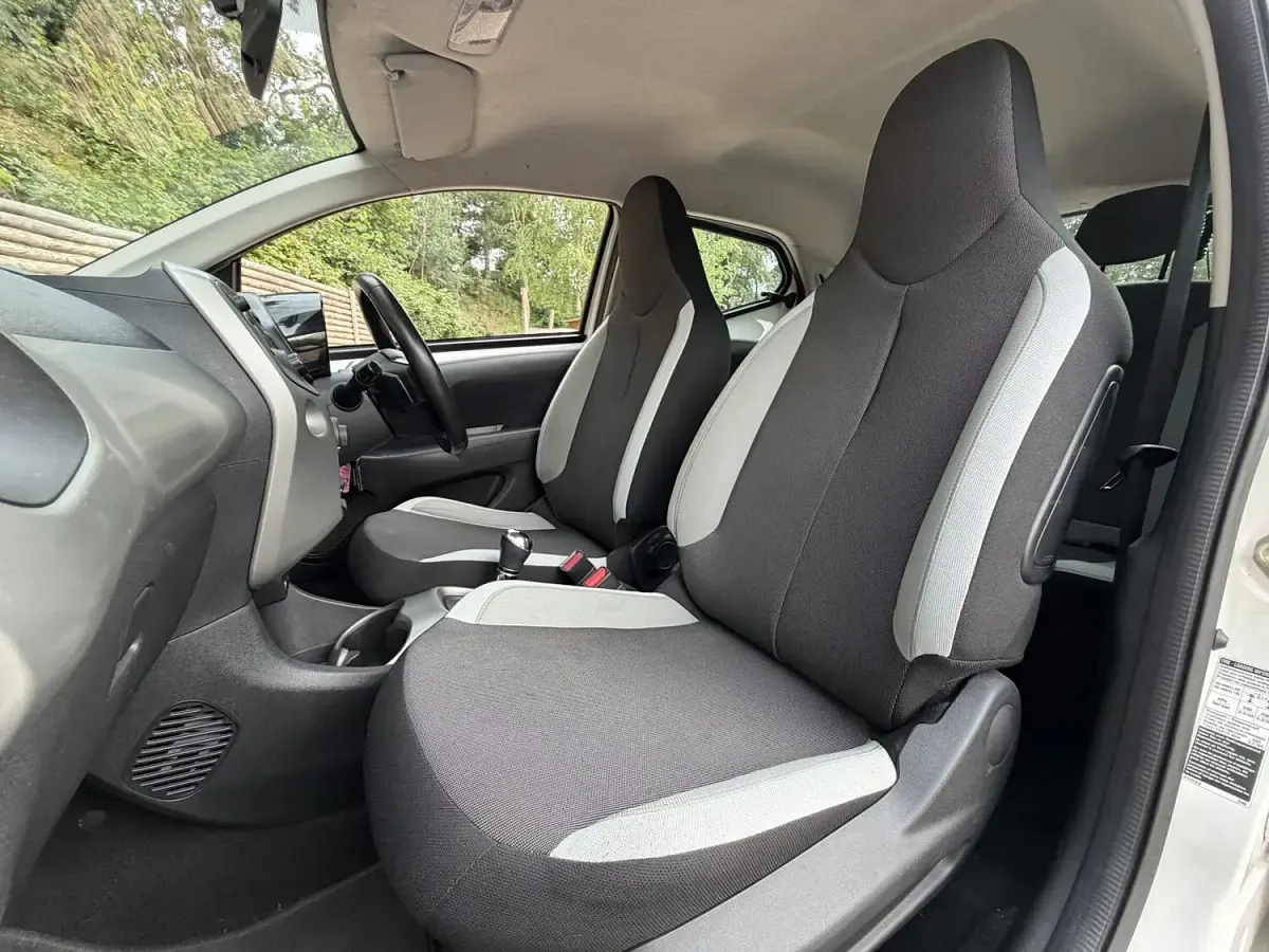 Used Toyota Aygo X-play 69 HP (50 kW) 2016 White Hatchback