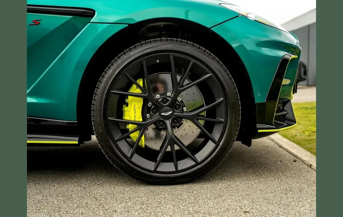 Used Aston Martin DBX 717 HP (527 kW) 2026 Green SUV