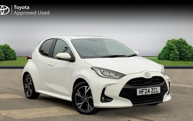 Pure white Used 2024 Toyota Yaris Hybrid Design Hatchback | £19,244 (Good price) - Image 1/3