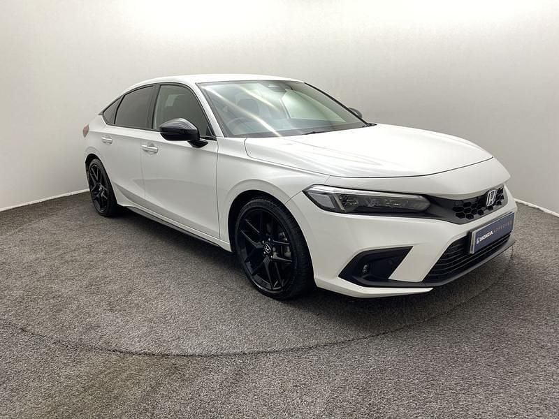 Platinum white Used 2022 Honda Civic Hybrid Hatchback | £23,487 (Fair price) - Image 1/4