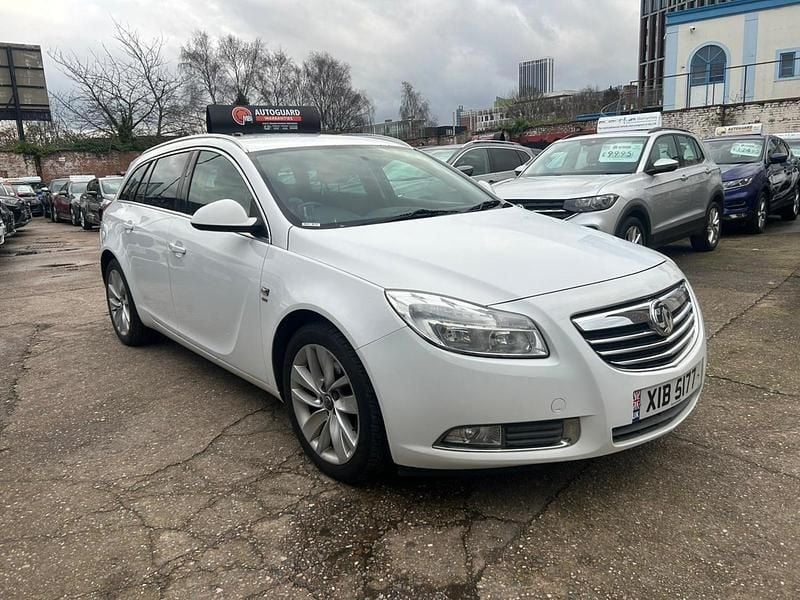 Used Vauxhall Insignia SRi 2013 White Estate