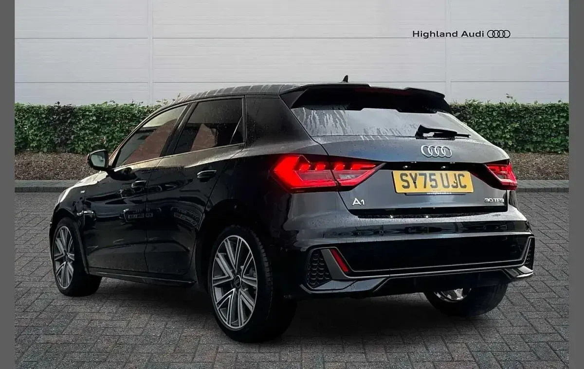 Ny Audi A1 S-Line 113 HK (83 kW) 2025 Svart SUV
