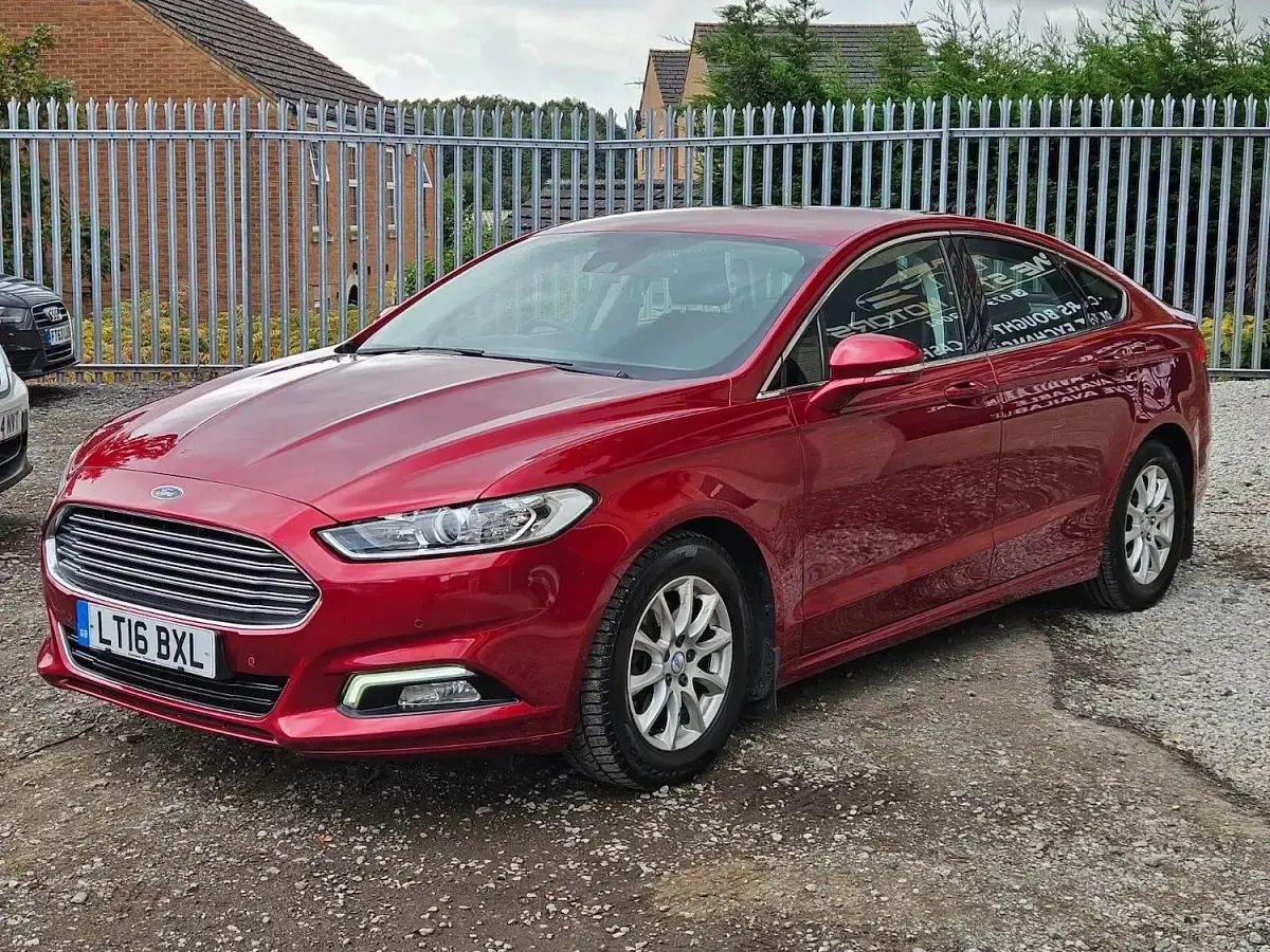 Used Ford Mondeo Titanium 147 HP (108 kW) 2016 Red Hatchback
