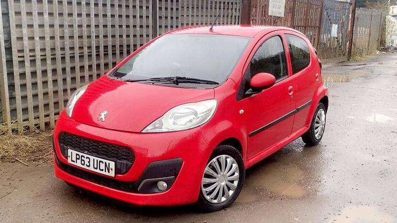 Used Peugeot 107 Active 67 HP (49 kW) 2014 Red Hatchback