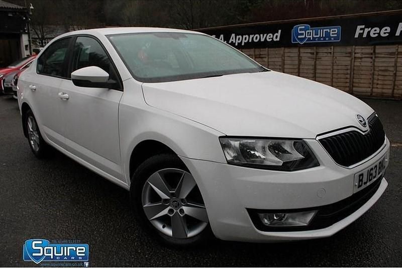 Used Skoda Octavia SE 2013 White Hatchback