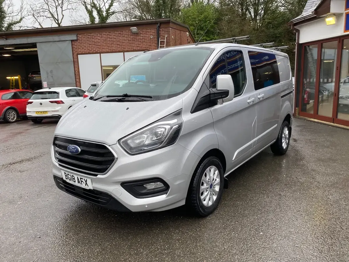 Used Ford 300 Limited 130 HP (95 kW) 2018 Silver Van