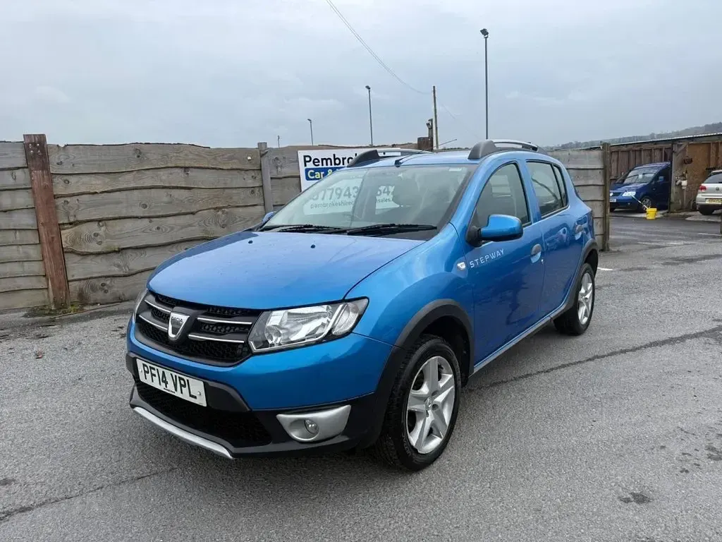Used Dacia Sandero Lauréate 90 HP (66 kW) 2014 Blue Hatchback
