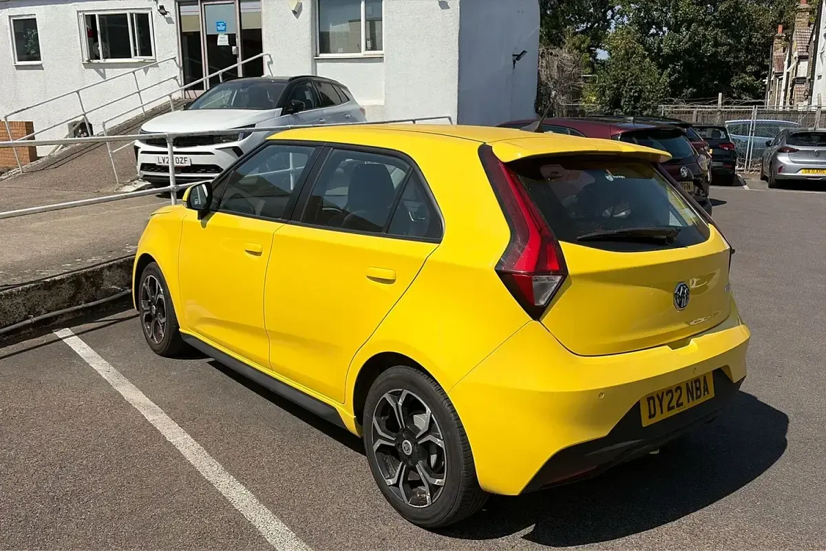Used MG MG3 Exclusive 106 HP (77 kW) 2022 Yellow Hatchback