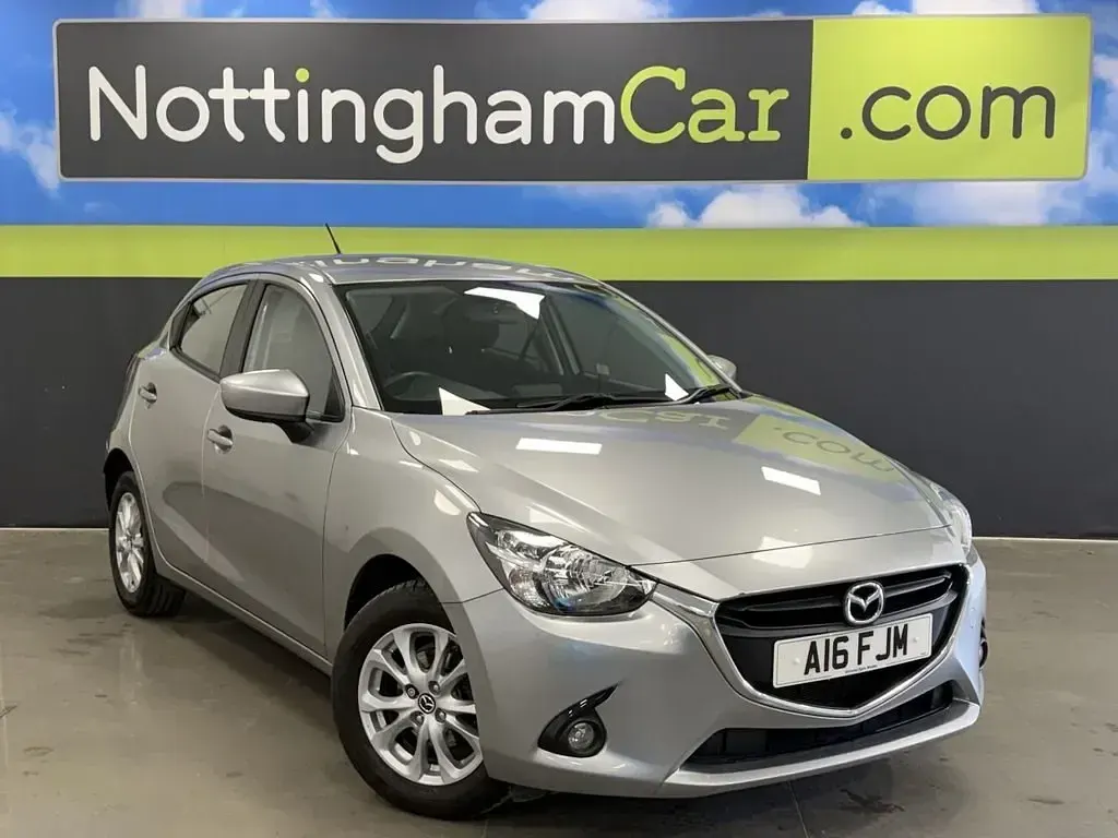 Używany Mazda 2 75 KM (55 kW) 2015 Srebrny Hatchback