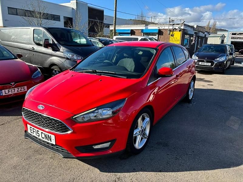 Used Ford Focus Zetec 115 HP (84 kW) 2015 Red Hatchback