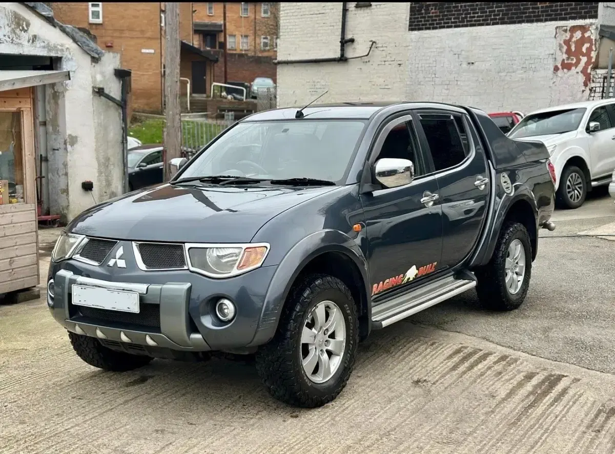 Used Mitsubishi L200 134 HP (98 kW) 2010 Grey Pickup