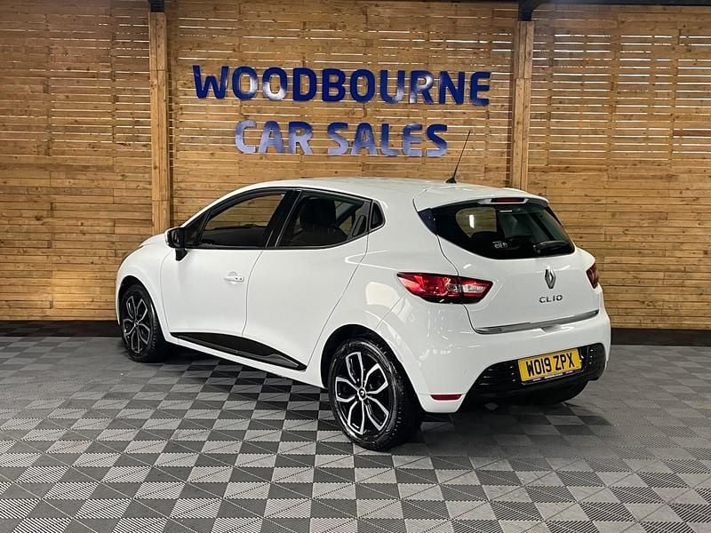 Used Renault Clio IV Play 2019 White Hatchback
