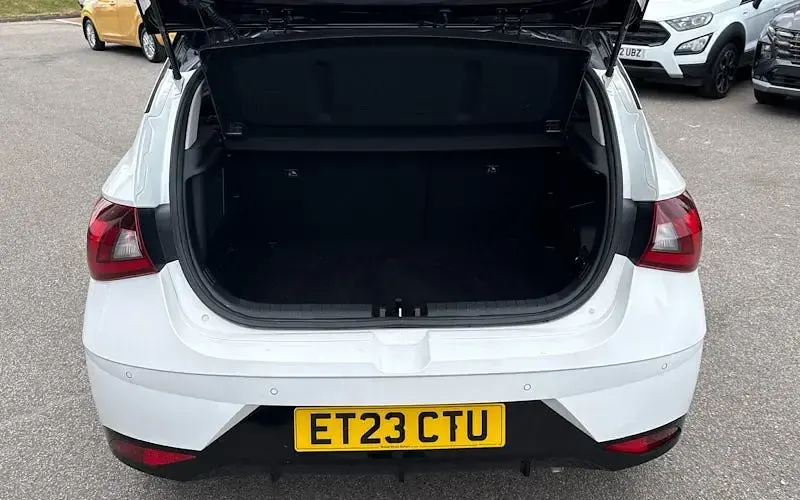 Used Hyundai i20 Ultimate 101 HP (74 kW) 2023 White Hatchback