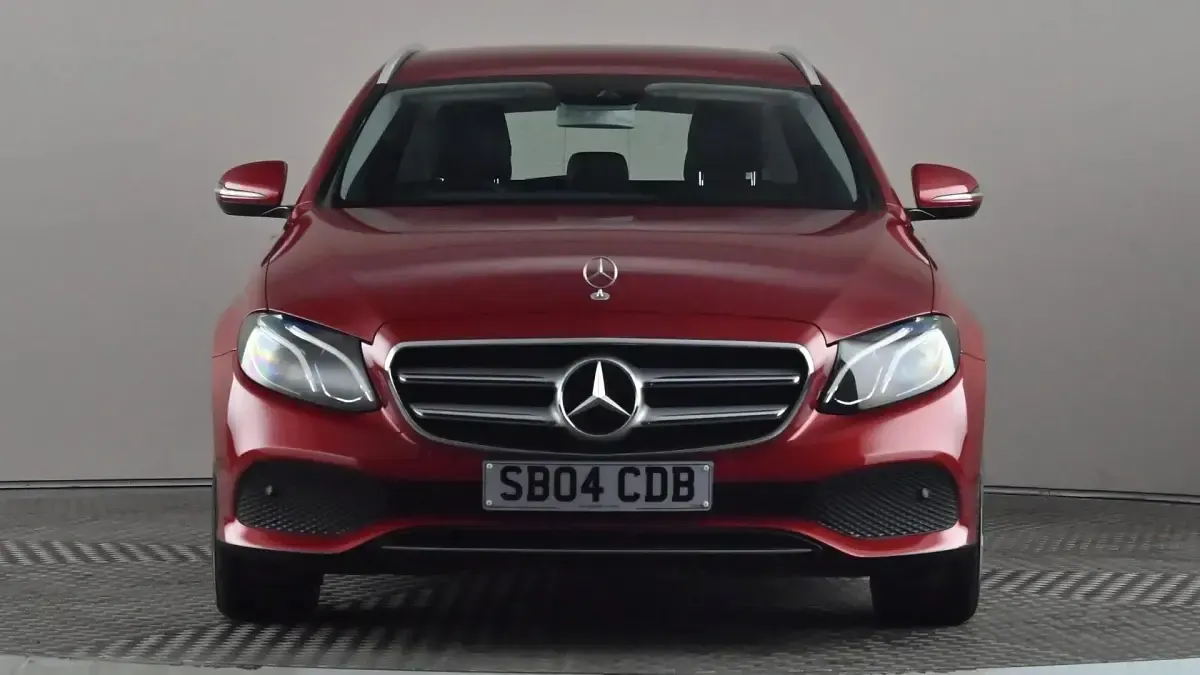 Gebraucht Mercedes E220 SE 194 PS (142 kW) 2017 Rot Kombi