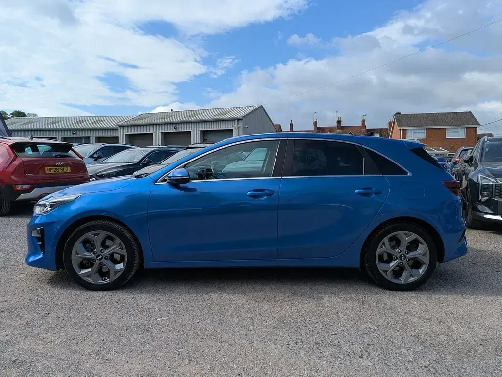 Usado Kia Ceed First Edition 138 HP (101 kW) 2018 Azul Citadino