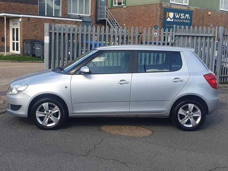 Used Skoda Fabia SE 69 HP (50 kW) 2014 Silver Hatchback
