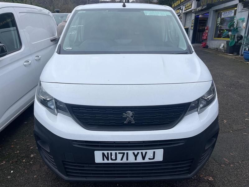 Used Peugeot Partner Premium 131 HP (96 kW) 2021 White MPV