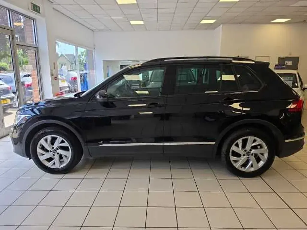 Used VW Tiguan Life 150 HP (110 kW) 2023 Black SUV