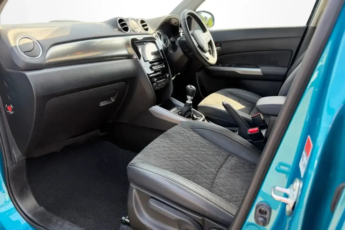 Used Suzuki Vitara SZ5 129 HP (94 kW) 2023 Turquoise metallic SUV