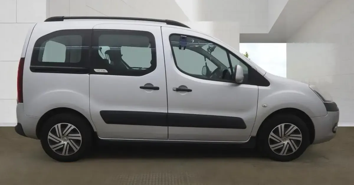 Usado Citroën Berlingo XTR 90 CV (66 kW) 2013 Plateado Monovolumen
