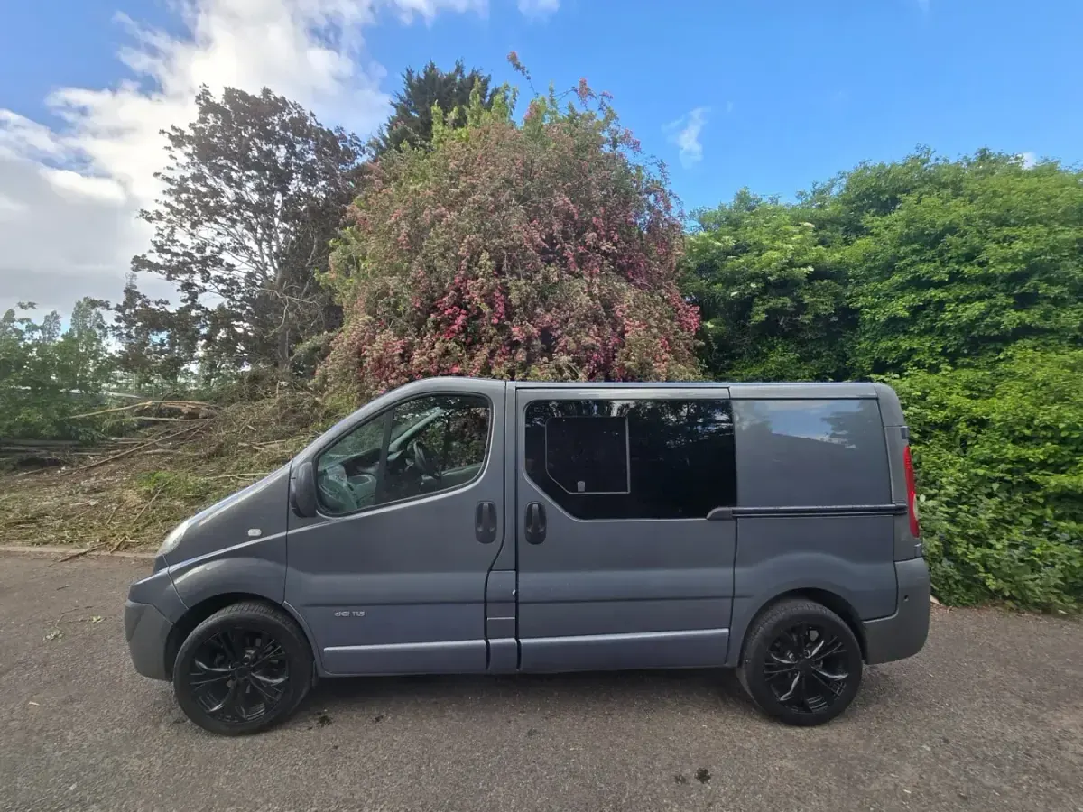 Begagnad Renault Trafic 115 HK (84 kW) 2014 Grå Minibuss