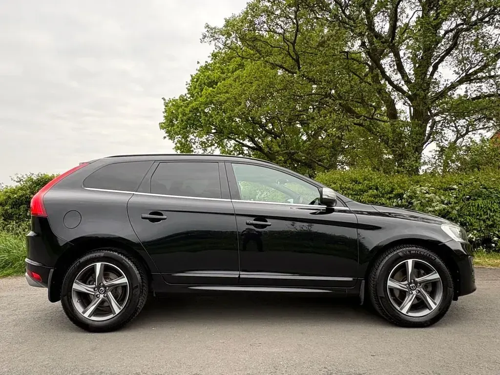Used Volvo XC60 R-Design 215 HP (158 kW) 2014 Black SUV