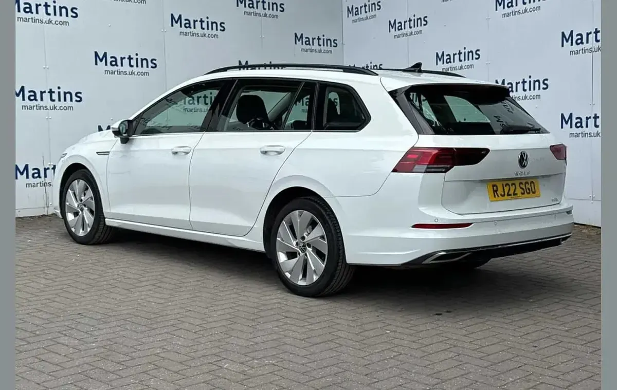 Used VW Golf VIII Style 147 HP (108 kW) 2022 White Estate