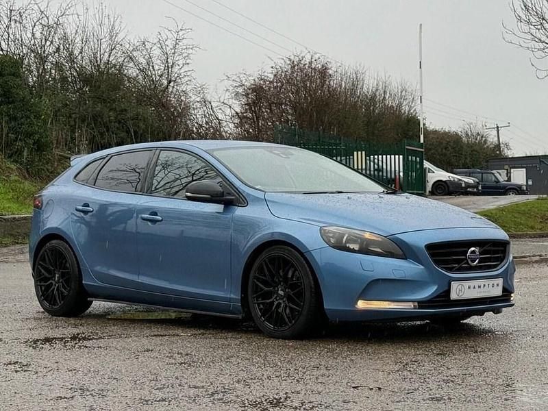 Blue Used 2015 Volvo V40 SE Hatchback | £5,995 (Fair price) - Image 1/4