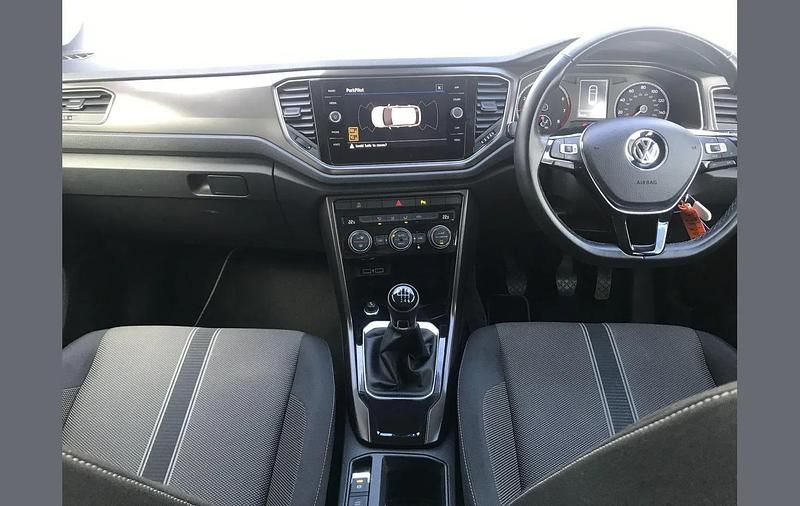 Używany VW T-Roc SE 113 KM (83 kW) 2019 Srebrny SUV