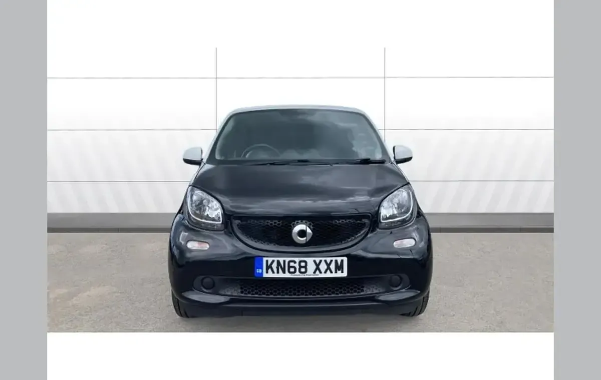 Used Smart ForFour Passion 69 HP (50 kW) 2018 White Hatchback