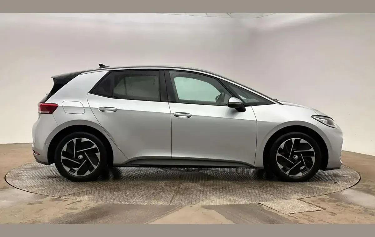 Begagnad VW ID.3 Pro 150 kW (204 HK) 2024 Silver Halvkombi