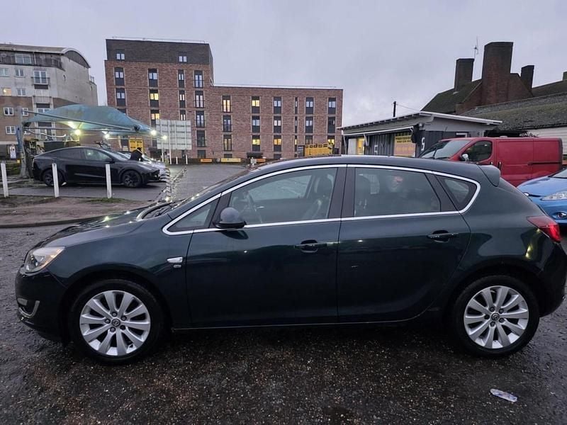 Used Vauxhall Astra Elite 165 HP (121 kW) 2014 Green Hatchback