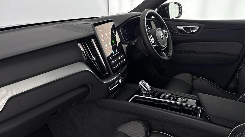 Used Volvo XC60 Plus 247 HP (181 kW) 2025 Grey SUV