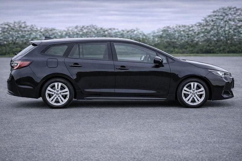 Usado Toyota Corolla 140 HP (102 kW) 2023 Preto Carrinha