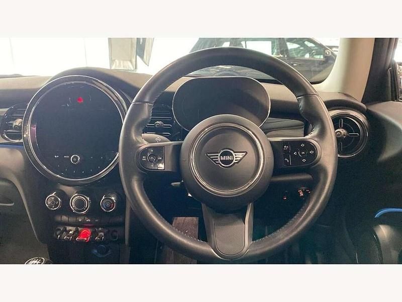 Begagnad Mini Cooper Classic 136 HK (100 kW) 2022 Blå Halvkombi