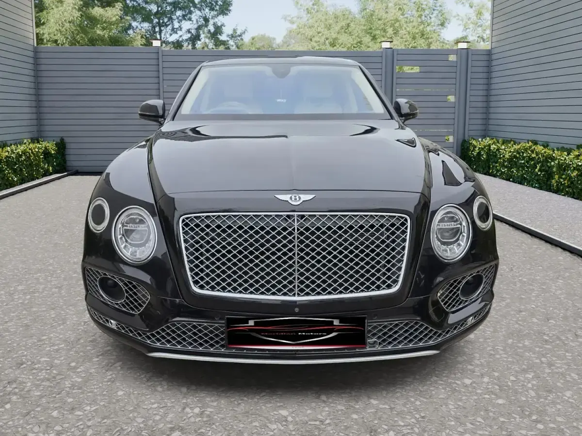 Used Bentley Bentayga 608 HP (447 kW) 2016 Black SUV