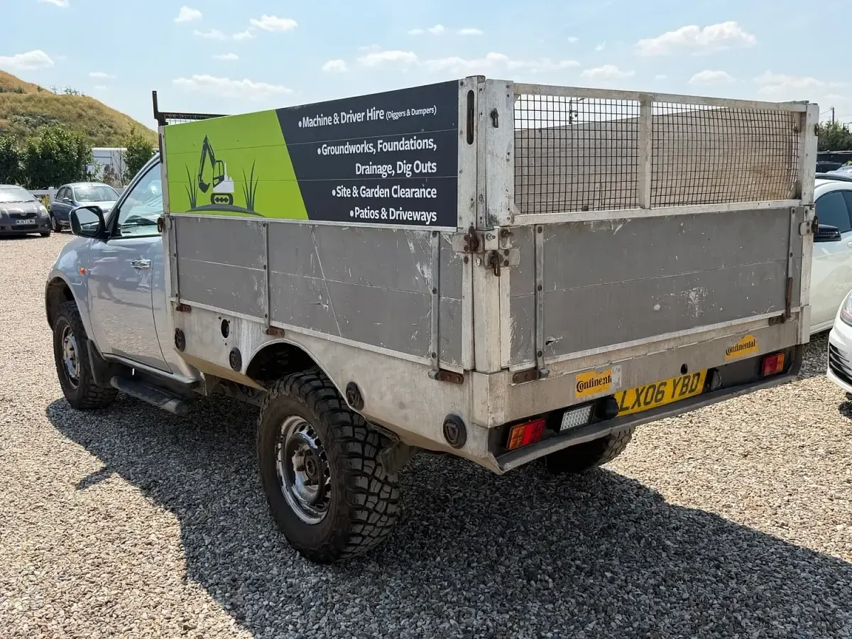 Used Mitsubishi L200 134 HP (98 kW) 2006 Silver Pickup