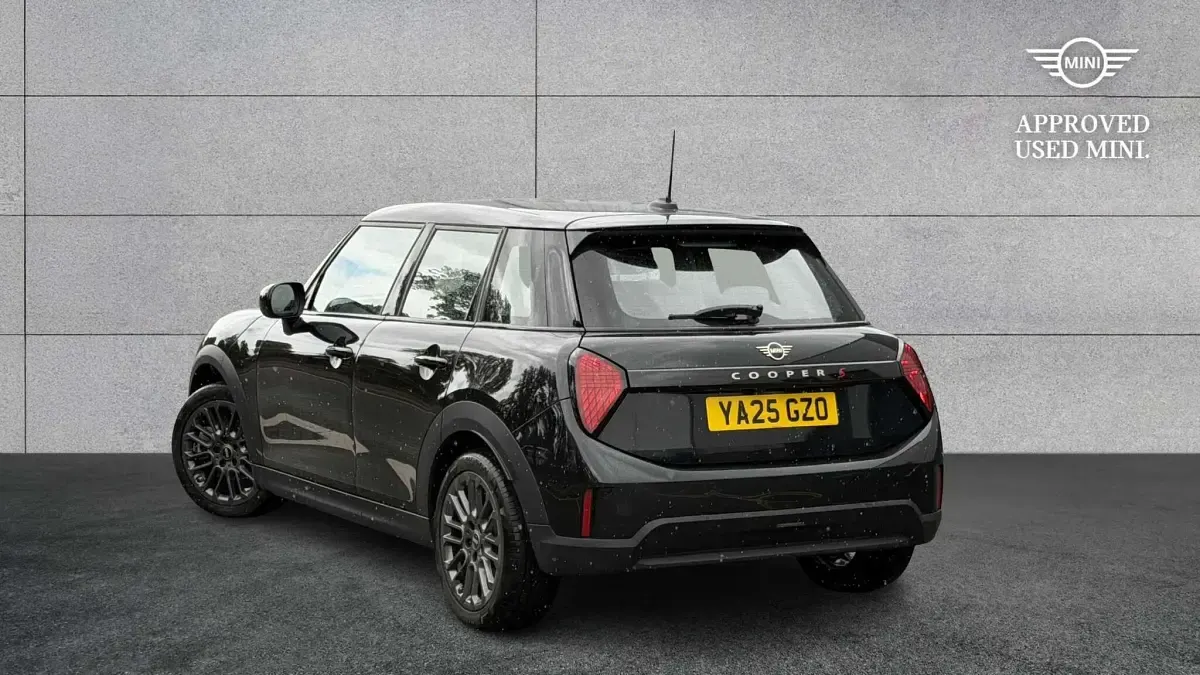 Used Mini Cooper S Hatch 201 HP (147 kW) 2025 Black Hatchback