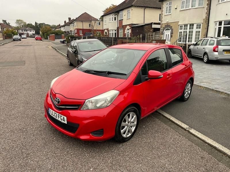 Used Toyota Yaris 2013 Red Hatchback