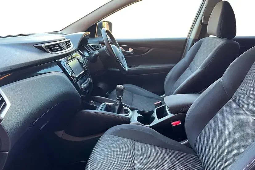 Used Nissan Qashqai N-Connecta 110 HP (80 kW) 2017 Black SUV