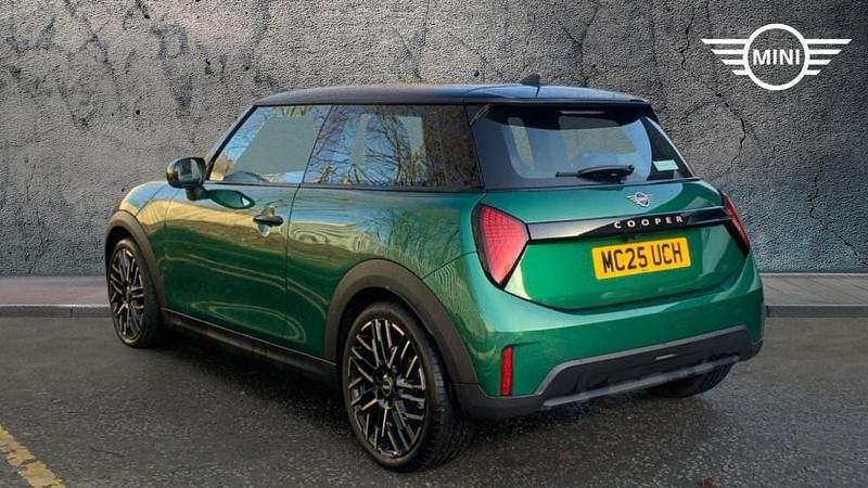 Usado Mini Cooper Hatch 113 kW (154 HP) 2025 Verde Citadino