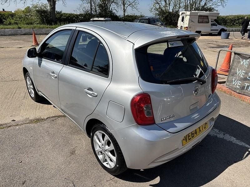 Begagnad Nissan Micra Acenta 2015 Silver Halvkombi
