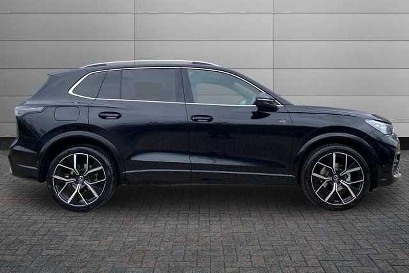 Used VW Tiguan R-line 150 HP (110 kW) 2024 Black SUV