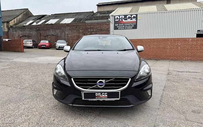 Used Volvo V40 R-Design 120 HP (88 kW) 2019 Hatchback