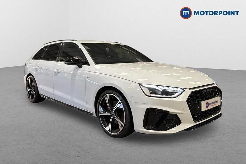 Begagnad Audi A4 Black Edition 2023 Vit Kombi