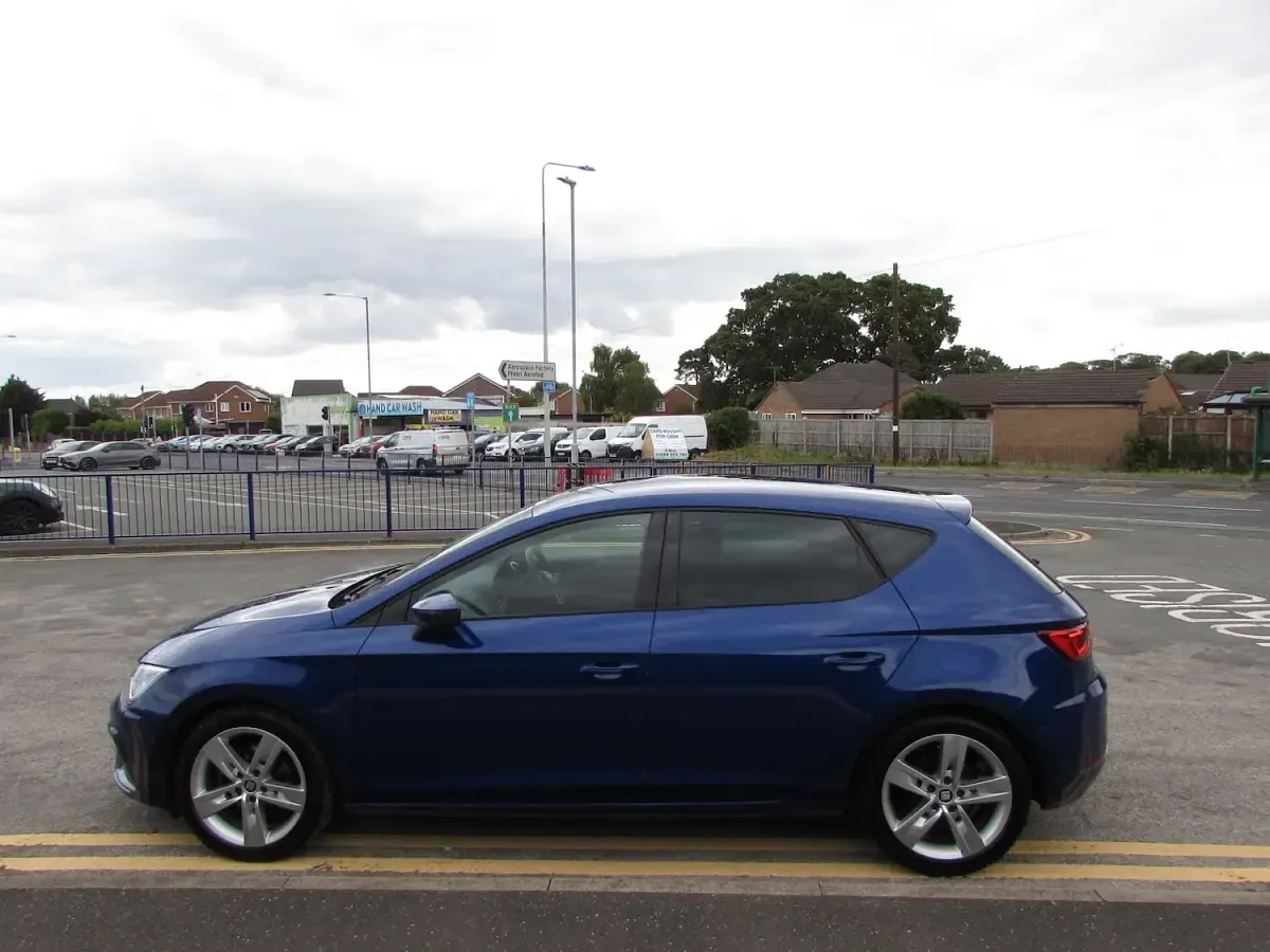Used Seat Leon FR 150 HP (110 kW) 2018 Blue Hatchback